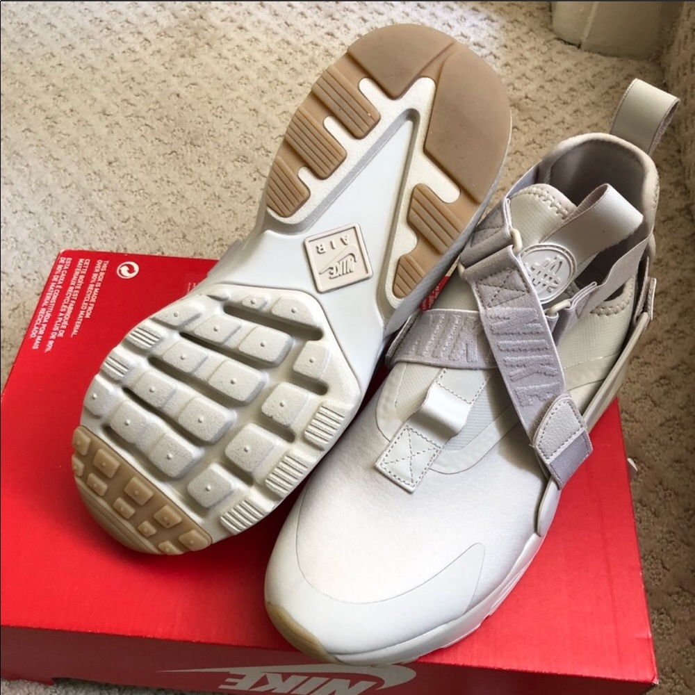 🚫✂️🎊New🎊 NIKE desert sand Air Huarache City - Picture 4 of 6